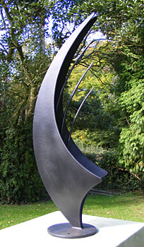 "Growing" contemporary sculpture for gardens